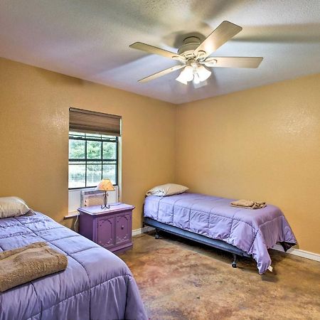 Texas Cabin On 130 Acres Walk To Lake Ray Roberts Collinsville Екстериор снимка