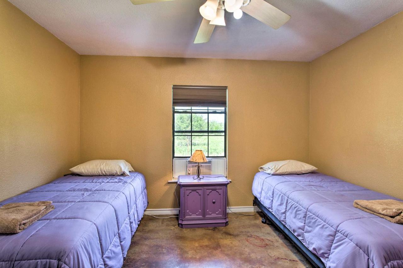 Texas Cabin On 130 Acres Walk To Lake Ray Roberts Collinsville Екстериор снимка
