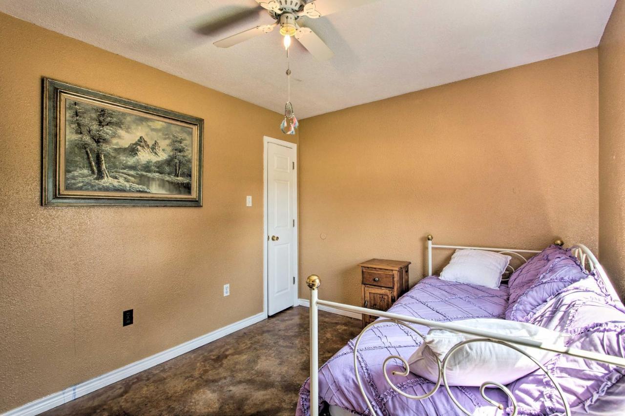 Texas Cabin On 130 Acres Walk To Lake Ray Roberts Collinsville Екстериор снимка