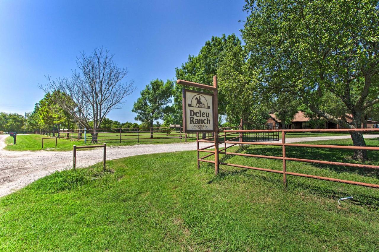 Texas Cabin On 130 Acres Walk To Lake Ray Roberts Collinsville Екстериор снимка
