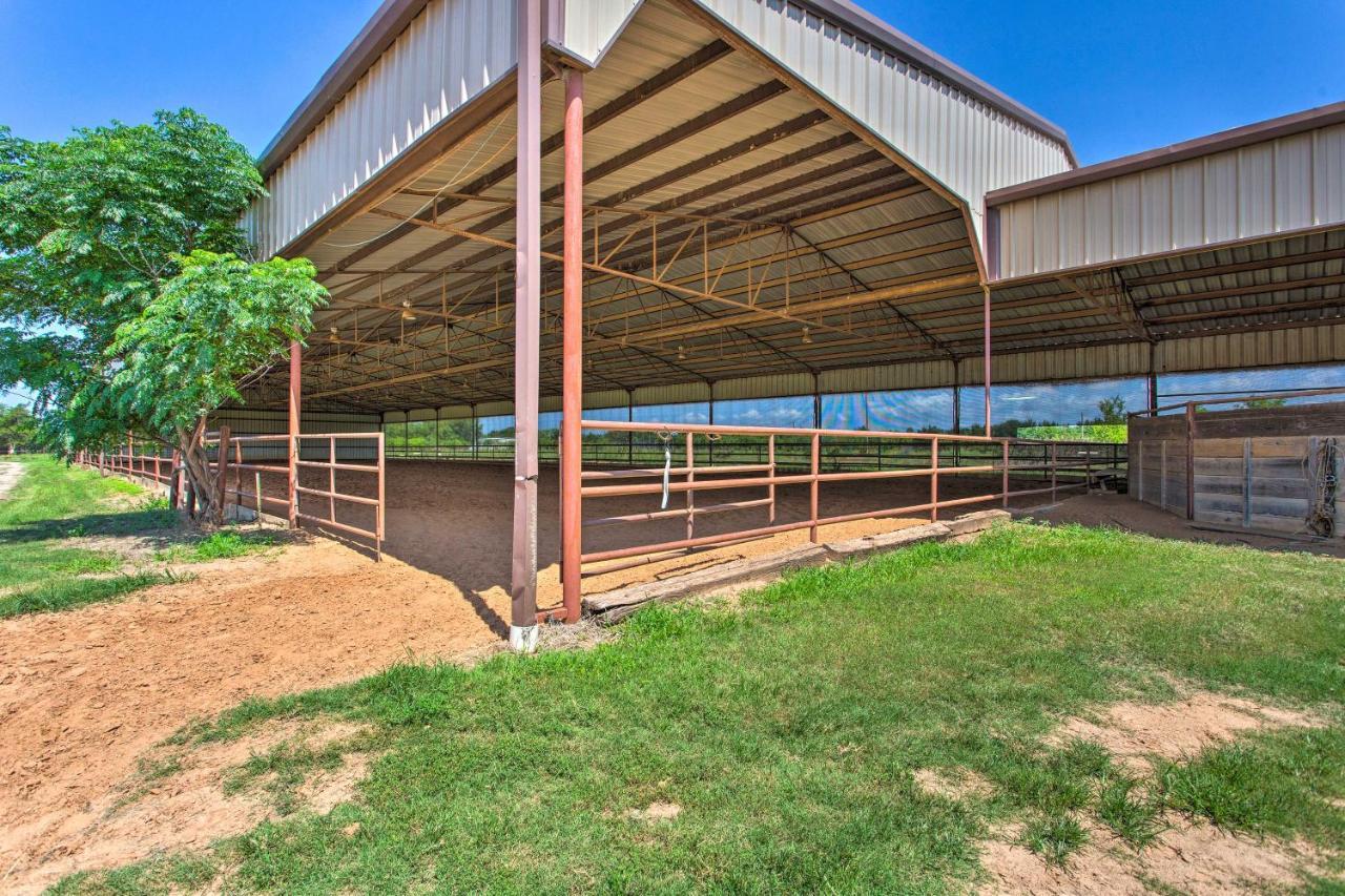 Texas Cabin On 130 Acres Walk To Lake Ray Roberts Collinsville Екстериор снимка